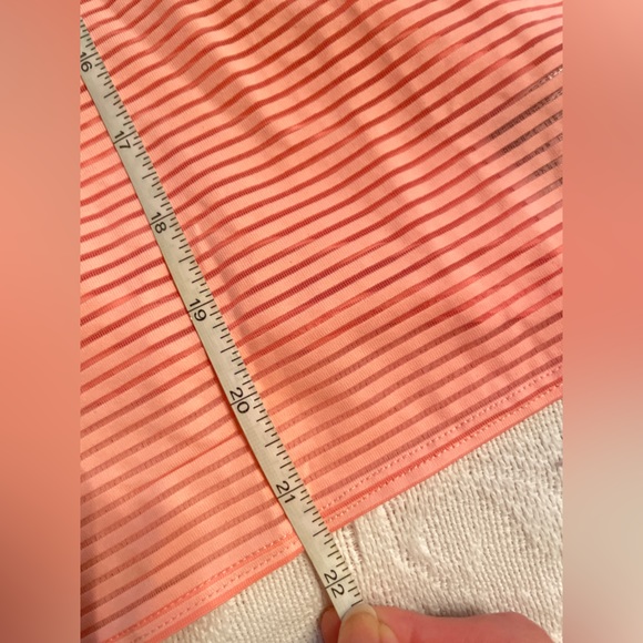 GAP Fit Pink Peach Athletic Lightweight Curved Hem Muscle Tee Top Size Medium - Picture 3 of 7